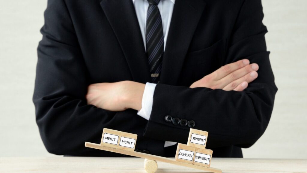 デメリット 不満負担